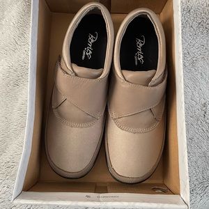 Berries by Aetrex size 10XW